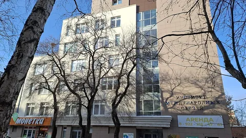 Институт международных связей — здание вуза
