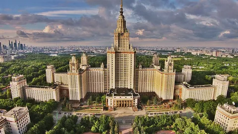 Московский государственный университет им. М.В. Ломоносова — здание вуза
