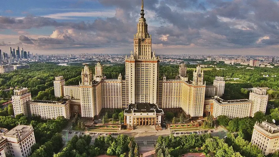 Московский государственный университет им. М.В. Ломоносова — здание вуза