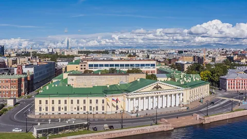 Санкт-Петербургский горный университет — здание вуза