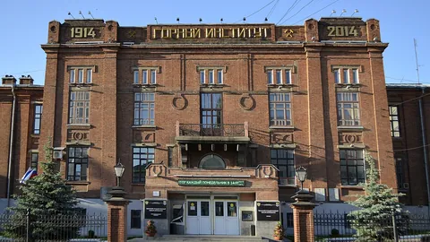 Уральский государственный горный университет — здание вуза