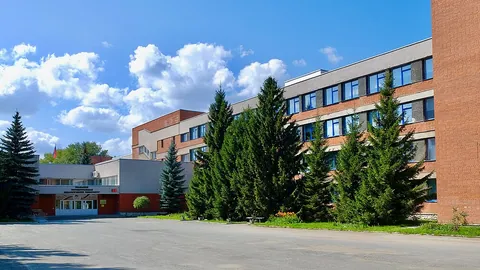 Уральский государственный педагогический университет — здание вуза